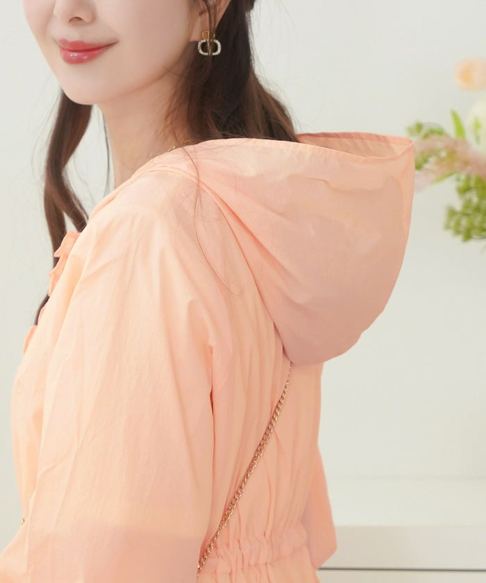 レディース/パーカー/羽織/ラッシュガード/UV/日除け/日焼け/プール/海/夏/UVカット/シャカシャカ/刺繍/フレア/ベルスリーブ/長袖/ペプラム/ミディアム/フリル/畳める/丸める/コンパクト/収納/アイボリー/ピンク/ブラック/95%/エレガント/フェミニン/上品/カジュアル/旅行/