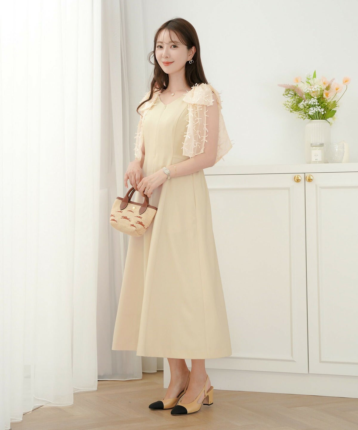 レディース/ワンピース/ノースリーブ/肩リボン/リボン柄/フロントファスナー/前あき/フレア/二の腕/ビックリボン/表面変化/Vネック/上品/エレガント/フェミニン/可愛い/アイボリー/グレージュ/ピンク/ブラック/配色/バイカラー/異素材