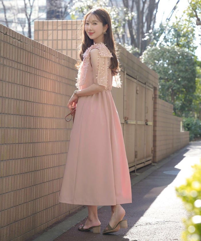 レディース/ワンピース/ノースリーブ/肩リボン/リボン柄/フロントファスナー/前あき/フレア/二の腕/ビックリボン/表面変化/Vネック/上品/エレガント/フェミニン/可愛い/アイボリー/グレージュ/ピンク/ブラック/配色/バイカラー/異素材