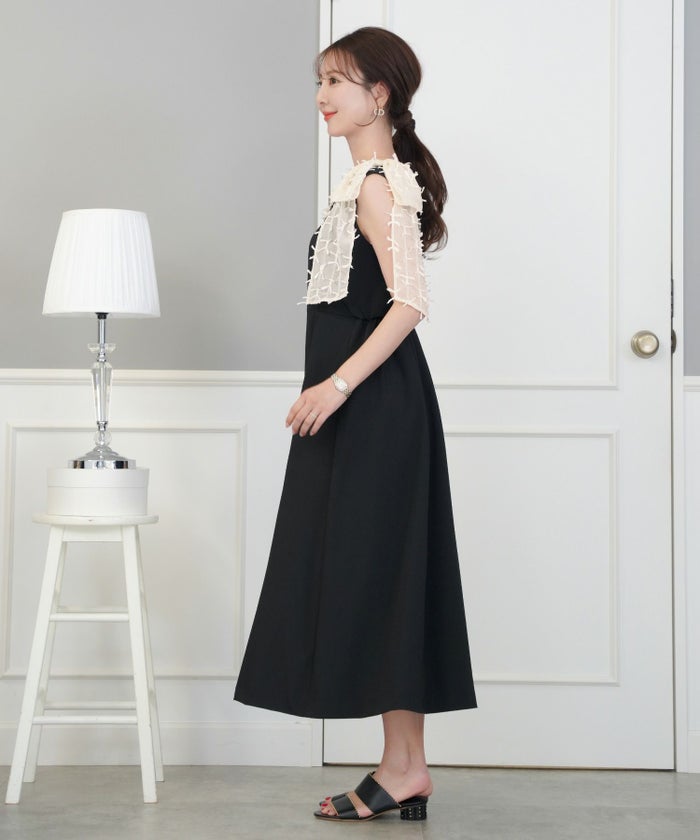 レディース/ワンピース/ノースリーブ/肩リボン/リボン柄/フロントファスナー/前あき/フレア/二の腕/ビックリボン/表面変化/Vネック/上品/エレガント/フェミニン/可愛い/アイボリー/グレージュ/ピンク/ブラック/配色/バイカラー/異素材