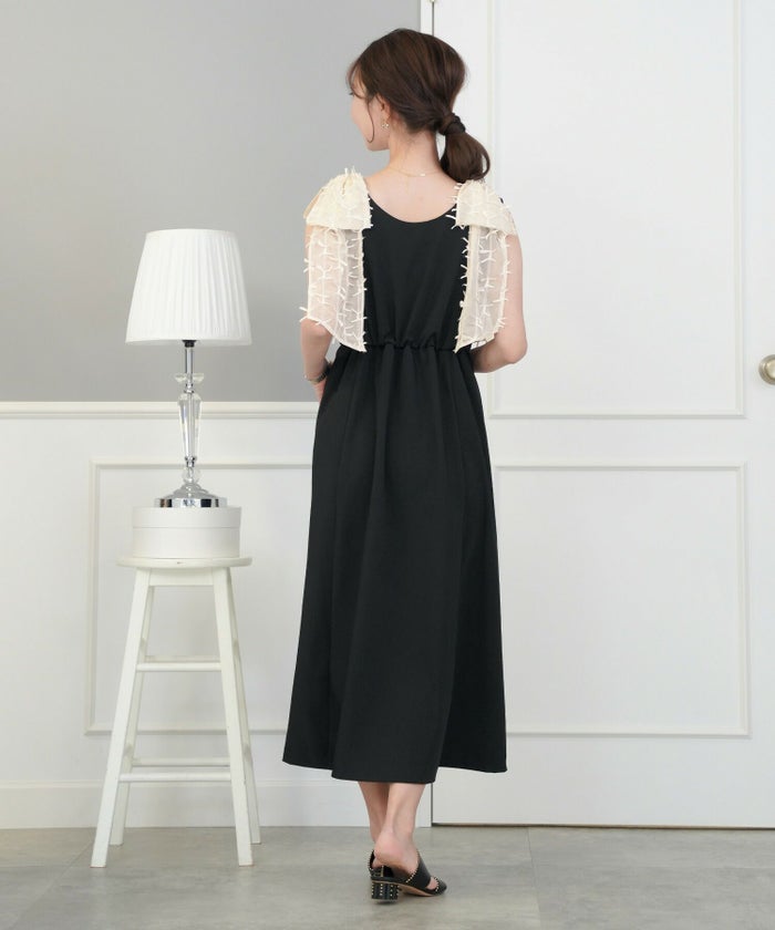 レディース/ワンピース/ノースリーブ/肩リボン/リボン柄/フロントファスナー/前あき/フレア/二の腕/ビックリボン/表面変化/Vネック/上品/エレガント/フェミニン/可愛い/アイボリー/グレージュ/ピンク/ブラック/配色/バイカラー/異素材