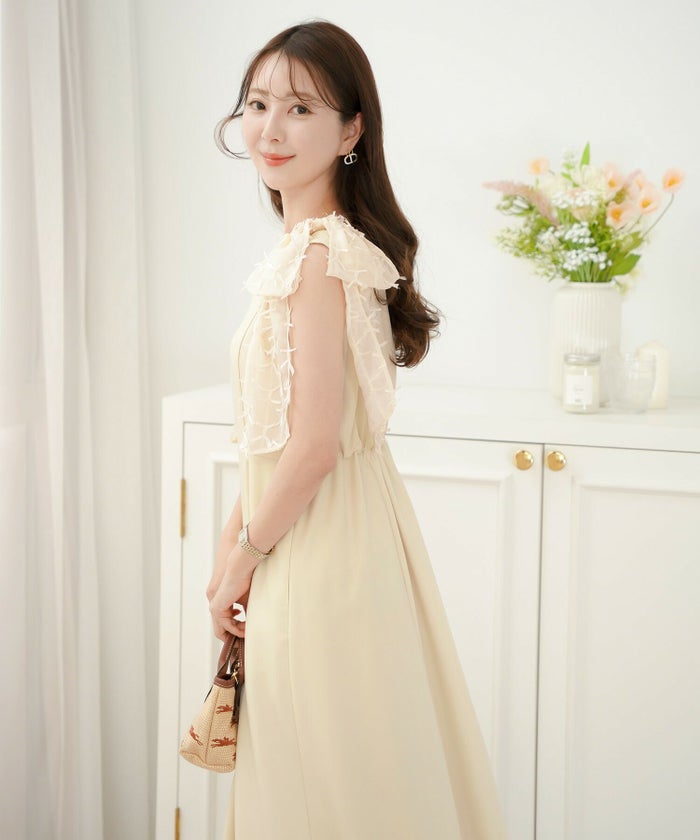 レディース/ワンピース/ノースリーブ/肩リボン/リボン柄/フロントファスナー/前あき/フレア/二の腕/ビックリボン/表面変化/Vネック/上品/エレガント/フェミニン/可愛い/アイボリー/グレージュ/ピンク/ブラック/配色/バイカラー/異素材