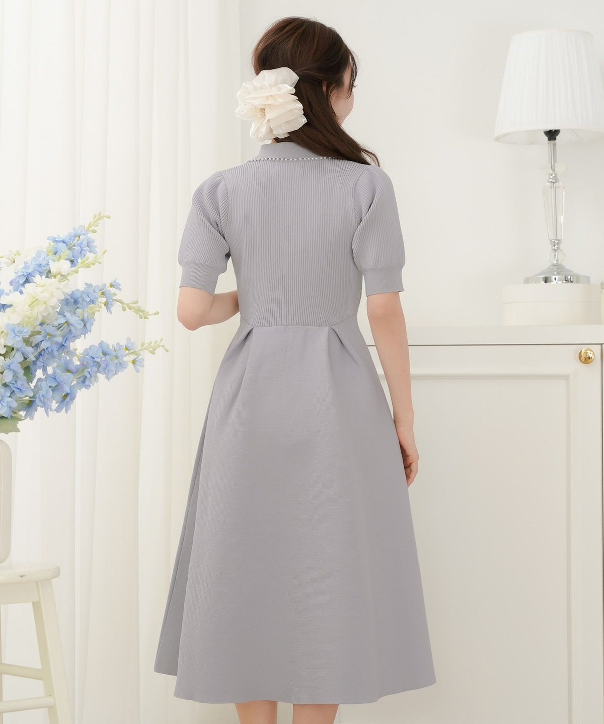 レディース/ワンピース/ニットワンピース/ニット/襟/パール/パールトリム/リブ編み/ロング/ミモレ/フレアシルエット/タック/前あき/ブルーグレー/ラベンダー/ピンクベージュ/ネイビー/上品/エレガント/フェミニン/大人/ヒット/リニューアル/半袖/新色/ブラウン