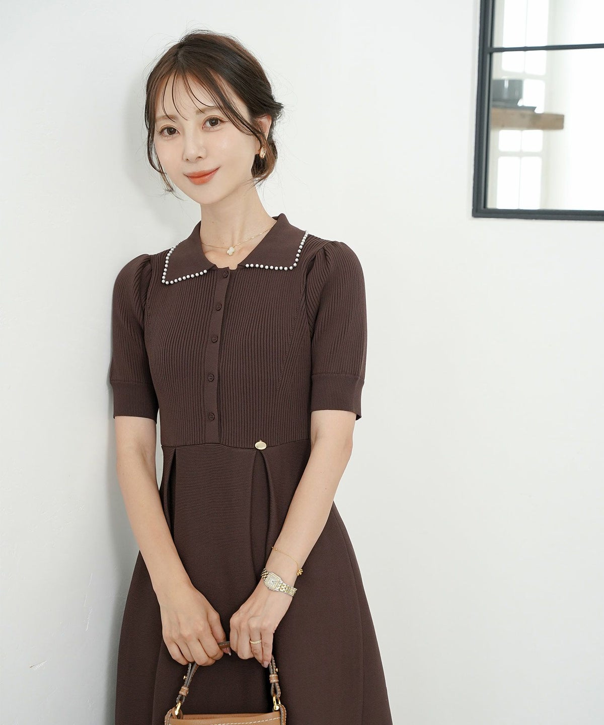 レディース/ワンピース/ニットワンピース/ニット/襟/パール/パールトリム/リブ編み/ロング/ミモレ/フレアシルエット/タック/前あき/ブルーグレー/ラベンダー/ピンクベージュ/ネイビー/上品/エレガント/フェミニン/大人/ヒット/リニューアル/半袖/新色/ブラウン