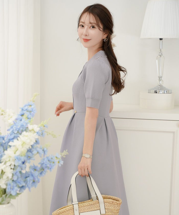レディース/ワンピース/ニットワンピース/ニット/襟/パール/パールトリム/リブ編み/ロング/ミモレ/フレアシルエット/タック/前あき/ブルーグレー/ラベンダー/ピンクベージュ/ネイビー/上品/エレガント/フェミニン/大人/ヒット/リニューアル/半袖/新色/ブラウン