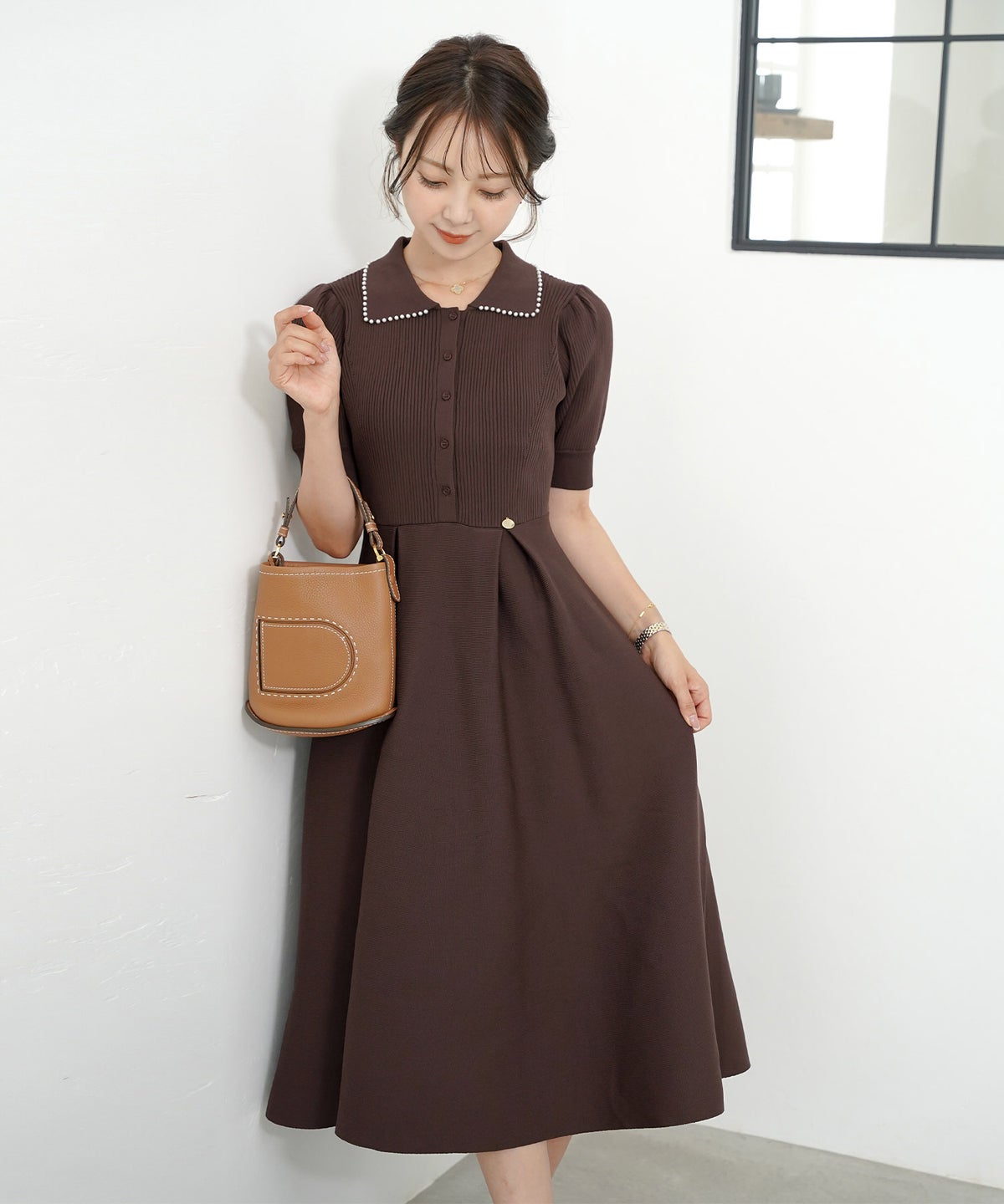 レディース ワンピース ニットワンピース ニット 襟 パール パールトリム リブ編み ロング ミモレ フレアシルエット タック 前あき ブルーグレー ラベンダー ピンクベージュ ネイビー 上品 エレガント フェミニン 大人 ヒット リニューアル 半袖 新色 ブラウン ミント 春 夏 SS