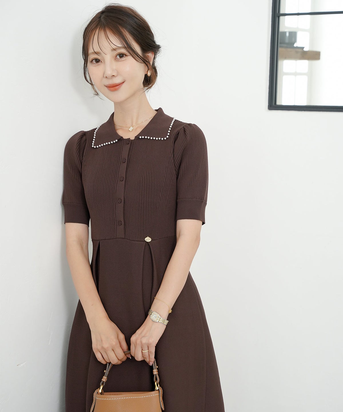 レディース ワンピース ニットワンピース ニット 襟 パール パールトリム リブ編み ロング ミモレ フレアシルエット タック 前あき ブルーグレー ラベンダー ピンクベージュ ネイビー 上品 エレガント フェミニン 大人 ヒット リニューアル 半袖 新色 ブラウン ミント 春 夏 SS