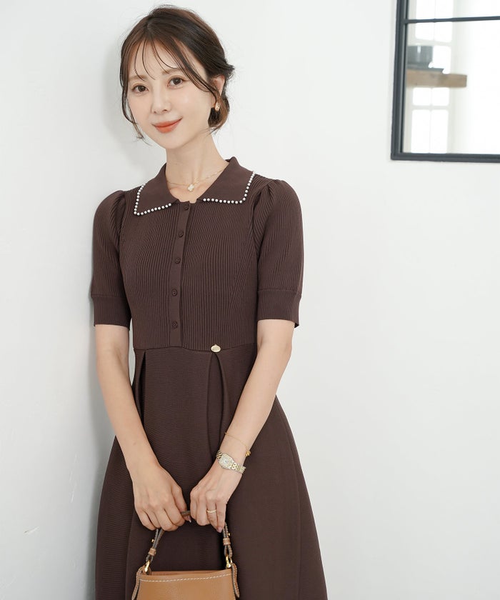 レディース ワンピース ニットワンピース ニット 襟 パール パールトリム リブ編み ロング ミモレ フレアシルエット タック 前あき ブルーグレー ラベンダー ピンクベージュ ネイビー 上品 エレガント フェミニン 大人 ヒット リニューアル 半袖 新色 ブラウン ミント 春 夏 SS