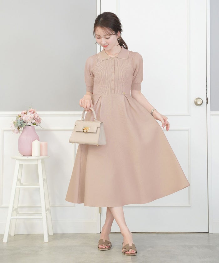 レディース/ワンピース/ニットワンピース/ニット/襟/パール/パールトリム/リブ編み/ロング/ミモレ/フレアシルエット/タック/前あき/ブルーグレー/ラベンダー/ピンクベージュ/ネイビー/上品/エレガント/フェミニン/大人/ヒット/リニューアル/半袖/新色/ブラウン