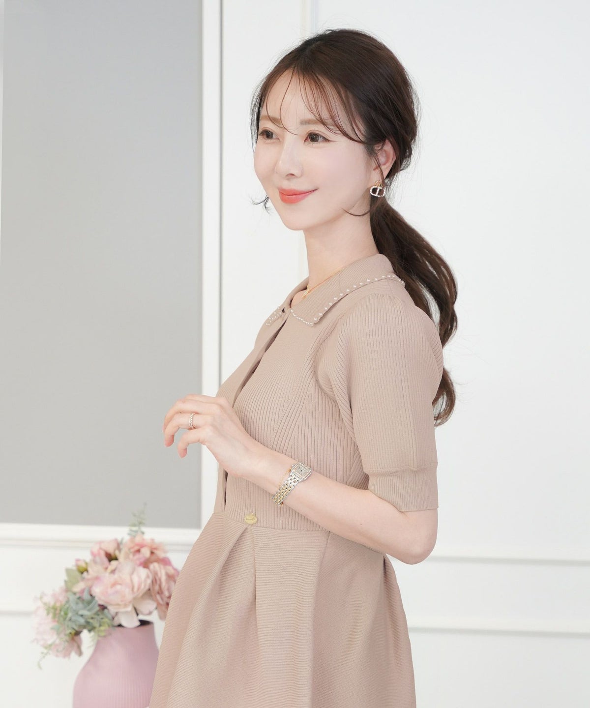 レディース/ワンピース/ニットワンピース/ニット/襟/パール/パールトリム/リブ編み/ロング/ミモレ/フレアシルエット/タック/前あき/ブルーグレー/ラベンダー/ピンクベージュ/ネイビー/上品/エレガント/フェミニン/大人/ヒット/リニューアル/半袖/新色/ブラウン