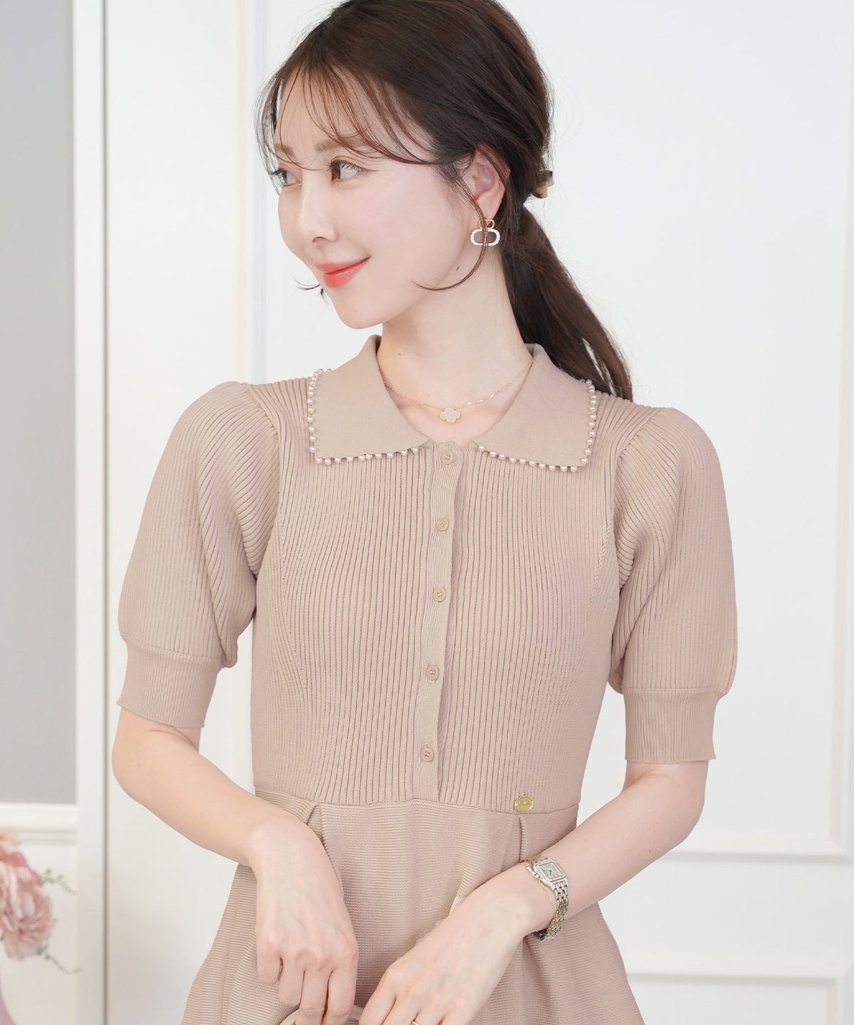 レディース ワンピース ニットワンピース ニット 襟 パール パールトリム リブ編み ロング ミモレ フレアシルエット タック 前あき ブルーグレー ラベンダー ピンクベージュ ネイビー 上品 エレガント フェミニン 大人 ヒット リニューアル 半袖 新色 ブラウン ミント 春 夏 SS