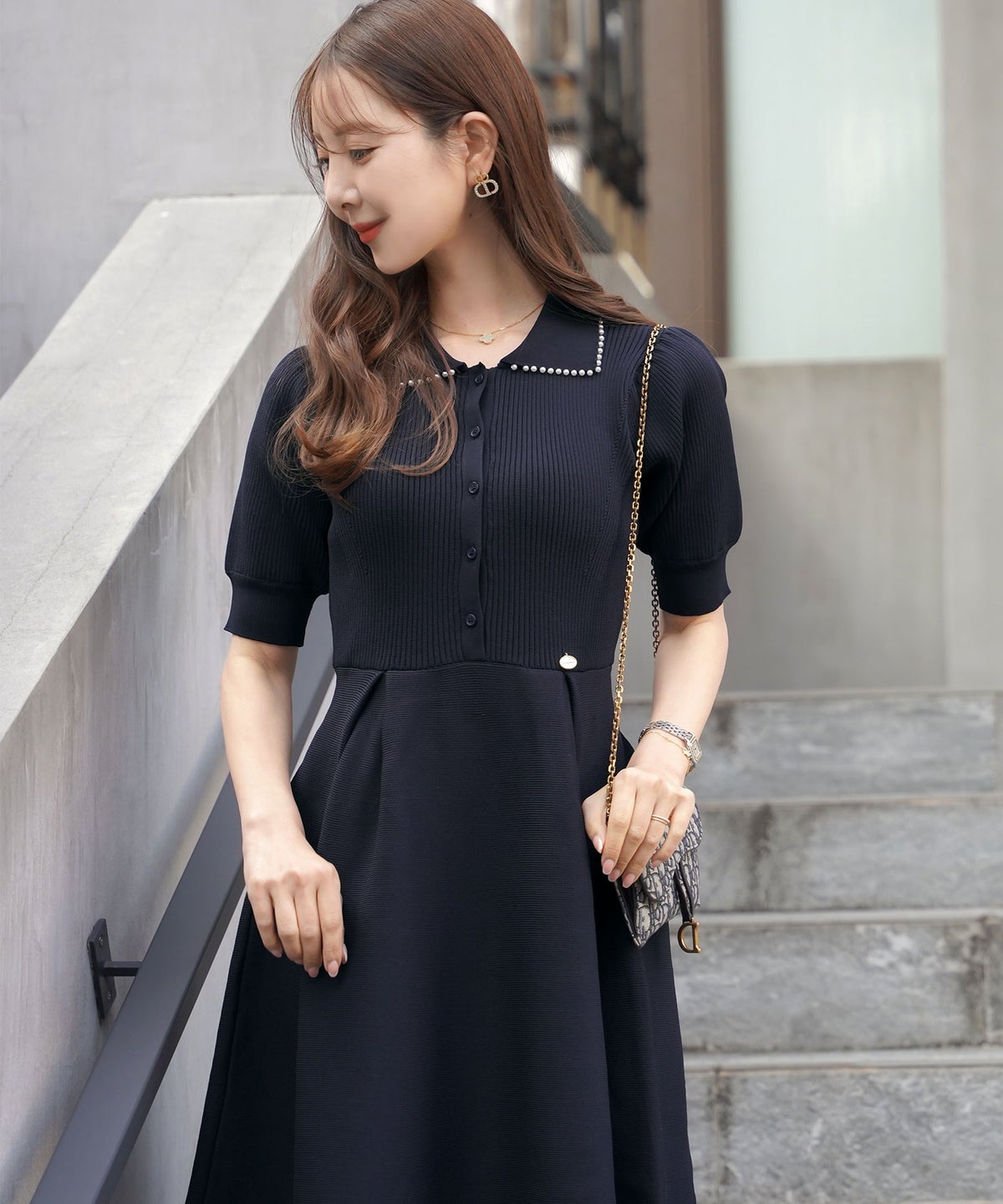 レディース ワンピース ニットワンピース ニット 襟 パール パールトリム リブ編み ロング ミモレ フレアシルエット タック 前あき ブルーグレー ラベンダー ピンクベージュ ネイビー 上品 エレガント フェミニン 大人 ヒット リニューアル 半袖 新色 ブラウン ミント 春 夏 SS