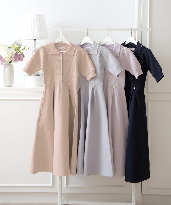 レディース ワンピース ニットワンピース ニット 襟 パール パールトリム リブ編み ロング ミモレ フレアシルエット タック 前あき ブルーグレー ラベンダー ピンクベージュ ネイビー 上品 エレガント フェミニン 大人 ヒット リニューアル 半袖 新色 ブラウン ミント 春 夏 SS