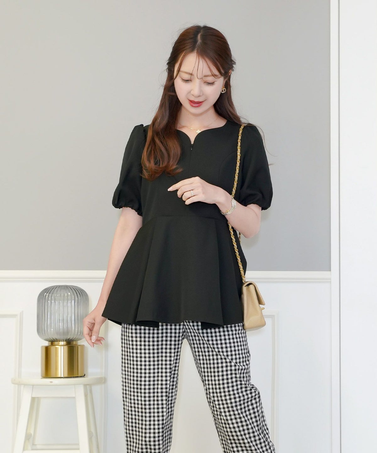 レディース/トップス/ブラウス/フロントファスナー/ハートネック/半袖/袖ゴム/ペプラムシルエット/パネルライン/体型カバー/袖口ゴム/授乳/ママ/フレアシルエット/イエロー/バターイエロー/ピンクベージュ/ブラック/上品/エレガント/フェミニン/シンプル/