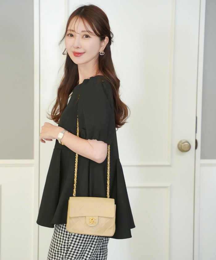 レディース/トップス/ブラウス/フロントファスナー/ハートネック/半袖/袖ゴム/ペプラムシルエット/パネルライン/体型カバー/袖口ゴム/授乳/ママ/フレアシルエット/イエロー/バターイエロー/ピンクベージュ/ブラック/上品/エレガント/フェミニン/シンプル/