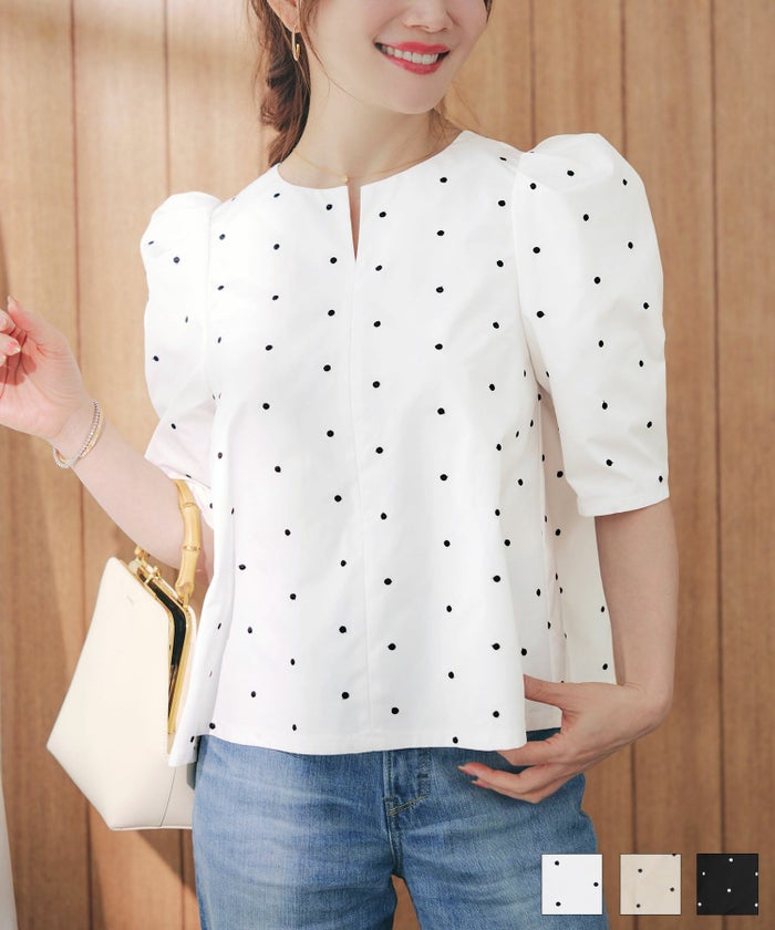 手洗い可 セットアップ対応可 水玉 かわいい 上品 きれいめ 大人カジュアル オフィス フォーマル フェミニン パフスリーブ スリット ジョイントスペース ドット 刺しゅう パフ袖 ブラウス Liala×PG