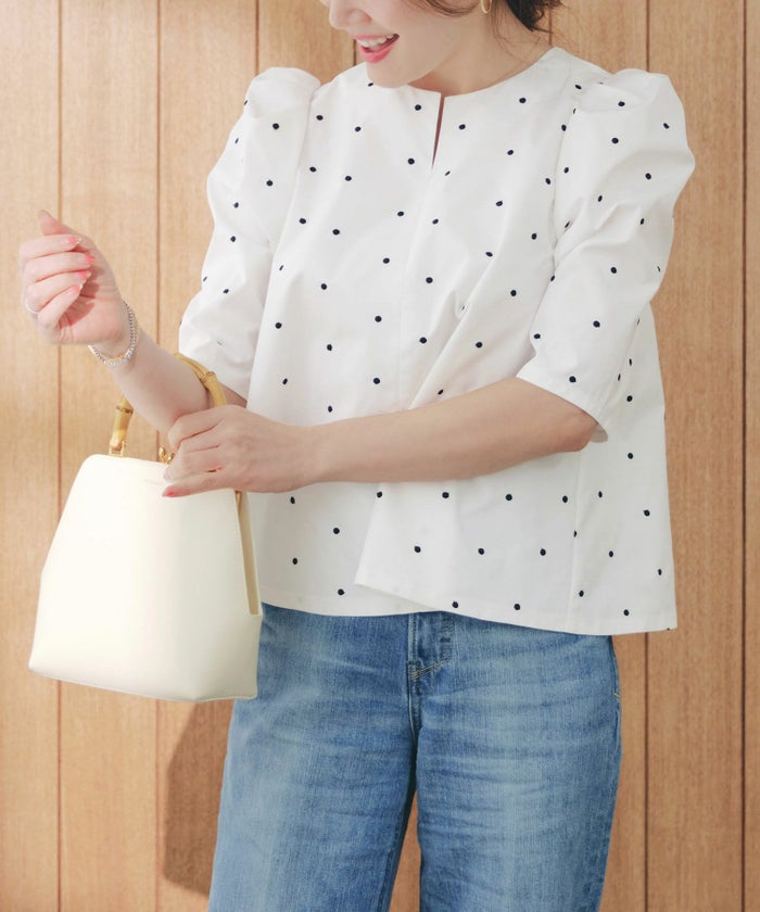 手洗い可セットアップ対応可水玉かわいい上品きれいめ大人カジュアルオフィスフォーマルフェミニンパフスリーブスリットジョイントスペース