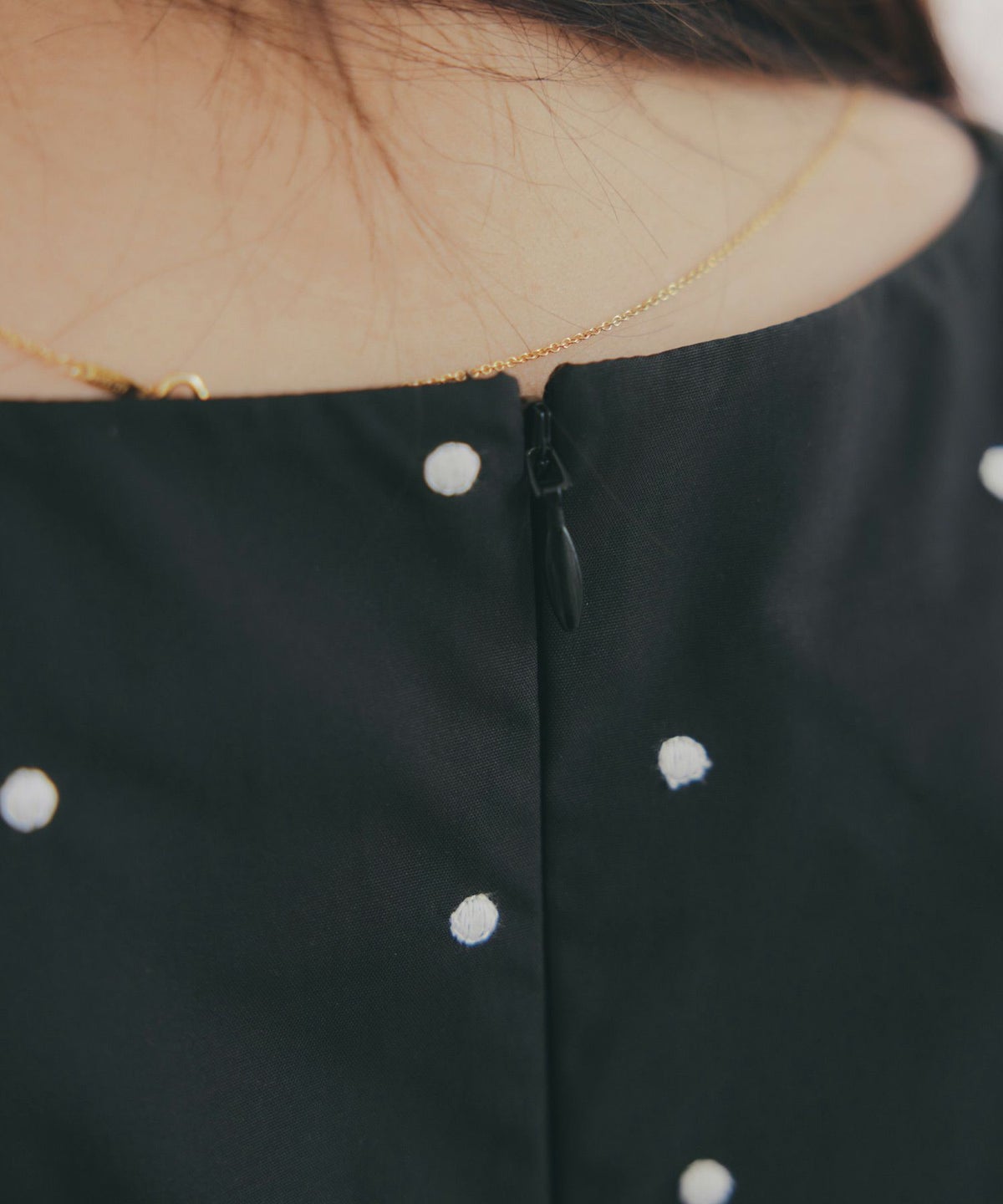 手洗い可セットアップ対応可水玉かわいい上品きれいめ大人カジュアルオフィスフォーマルフェミニンパフスリーブスリットジョイントスペース