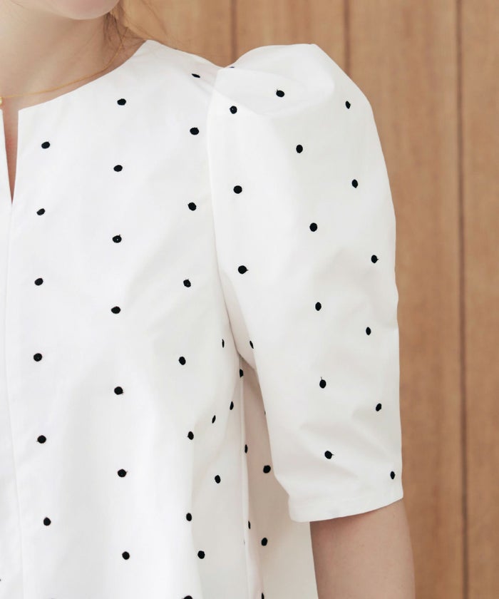 手洗い可セットアップ対応可水玉かわいい上品きれいめ大人カジュアルオフィスフォーマルフェミニンパフスリーブスリットジョイントスペース