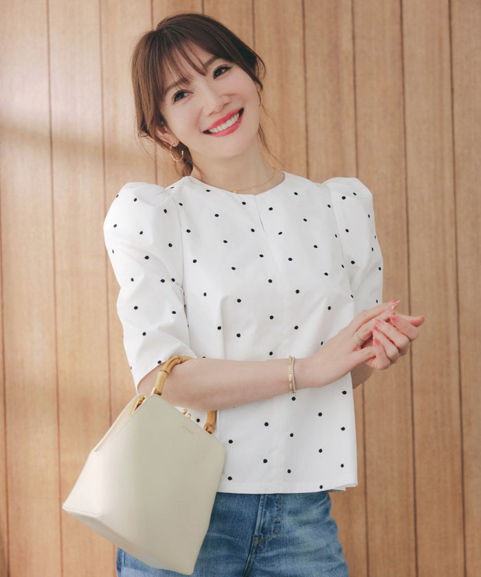 手洗い可セットアップ対応可水玉かわいい上品きれいめ大人カジュアルオフィスフォーマルフェミニンパフスリーブスリットジョイントスペース
