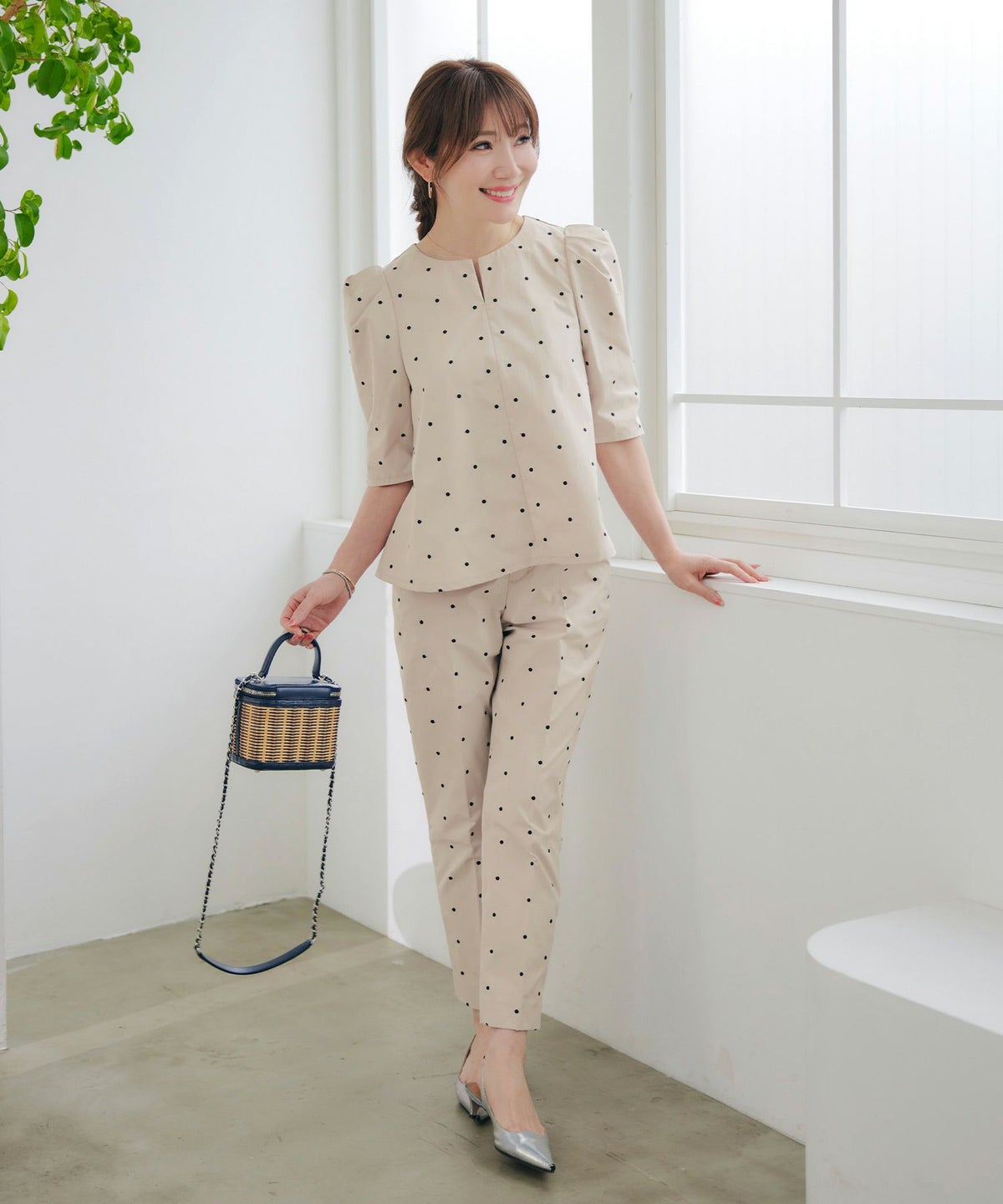 手洗い可セットアップ対応可水玉かわいい上品きれいめ大人カジュアルオフィスフォーマルフェミニンパフスリーブスリットジョイントスペース