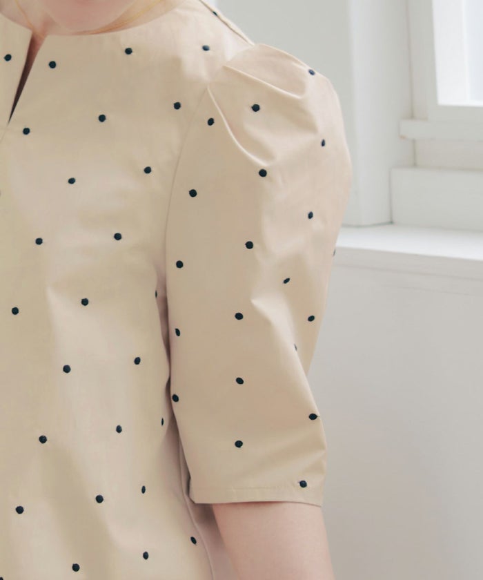 手洗い可セットアップ対応可水玉かわいい上品きれいめ大人カジュアルオフィスフォーマルフェミニンパフスリーブスリットジョイントスペース