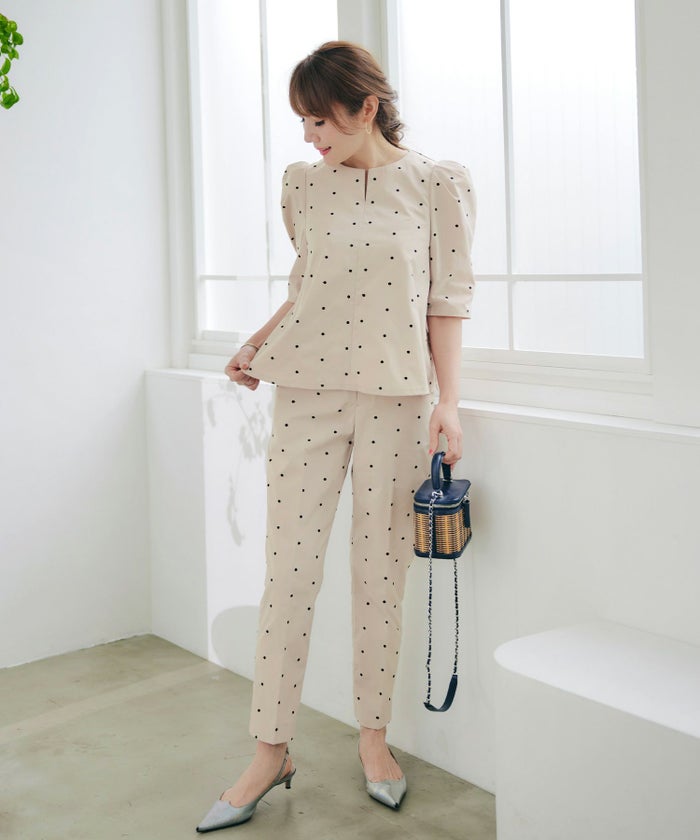 手洗い可セットアップ対応可水玉かわいい上品きれいめ大人カジュアルオフィスフォーマルフェミニンパフスリーブスリットジョイントスペース