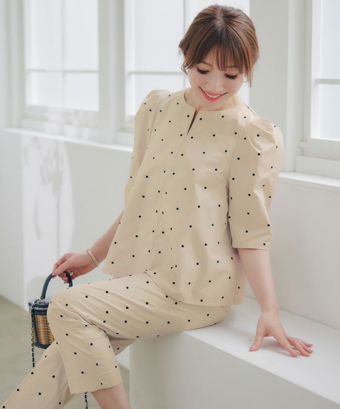 手洗い可セットアップ対応可水玉かわいい上品きれいめ大人カジュアルオフィスフォーマルフェミニンパフスリーブスリットジョイントスペース