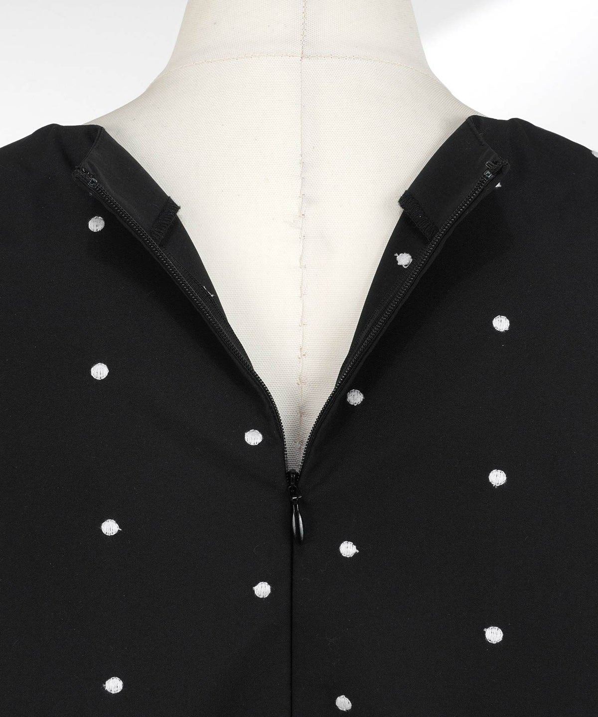 手洗い可セットアップ対応可水玉かわいい上品きれいめ大人カジュアルオフィスフォーマルフェミニンパフスリーブスリットジョイントスペース