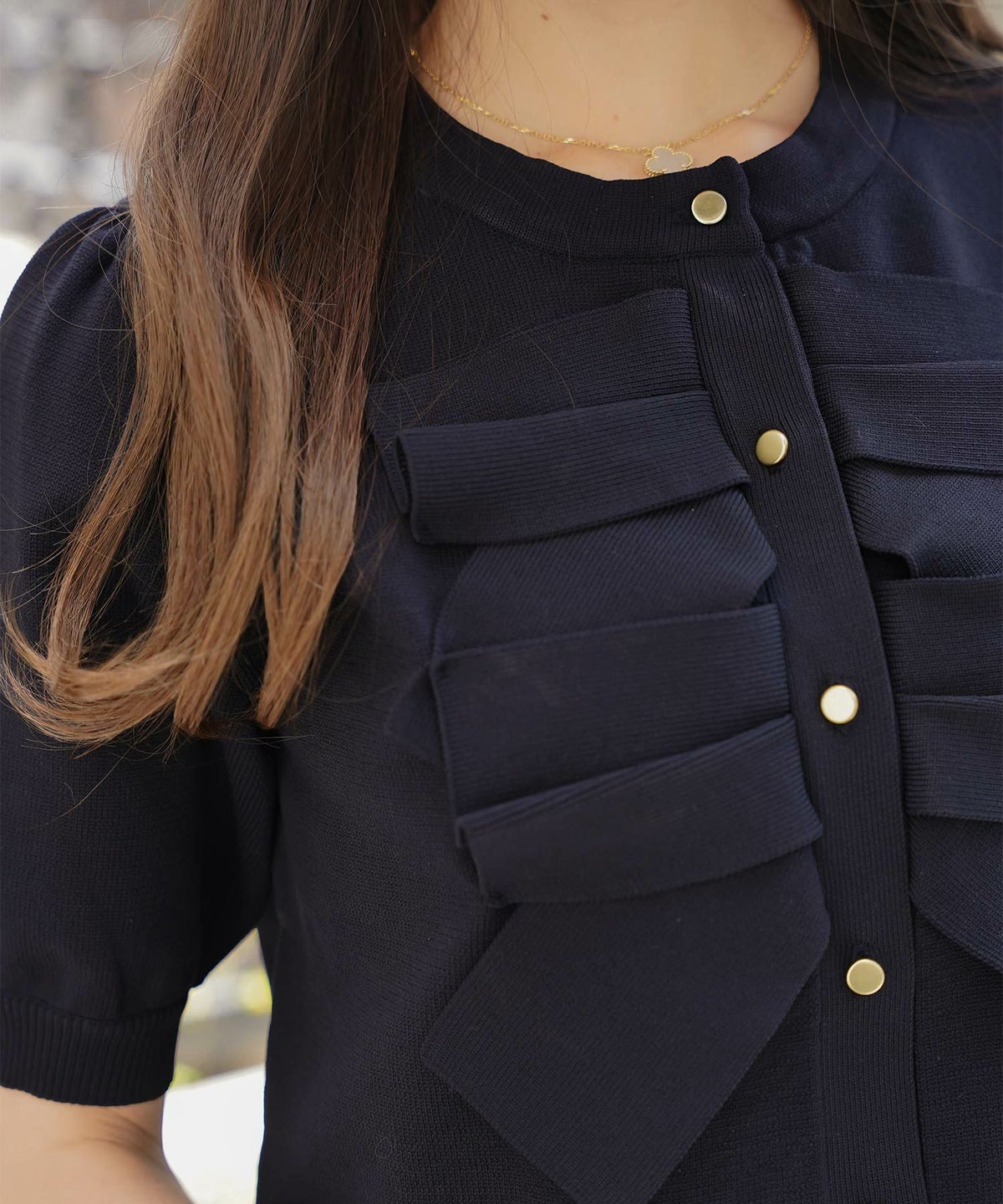 レディース/ニット/ジャケット/ショート丈/コンパクト丈/ゴールド/リボン/春/夏/秋/きれい/フェミニン/エレガント/上品