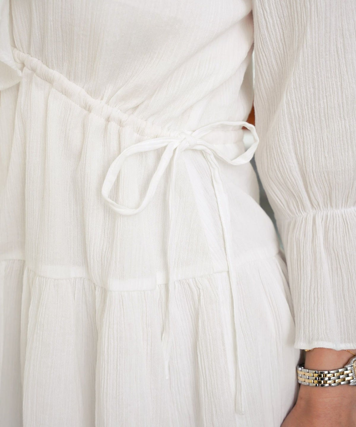 レディース/ブラウス/トップス/チュニック/ラッフルカラー/フリル/ドロスト/ドローストリング/リボン/半袖/7分袖/ゴム口/スタイルアップ/絞れる/Vネック/春/夏/秋/エレガント/フェミニン/上品/カジュアル/大人/ピンクベージュ/ラベンダー/ホワイト