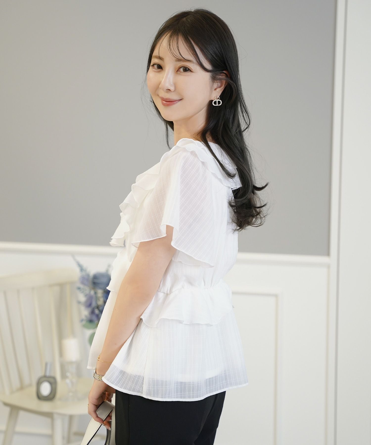 新品未使用✨ ジャスグリッティ フリル シアー シフォン 半袖ブラウス 白 シアーシフォン フリル ブラウス le reve vaniller 全3色｜lvn821-2075