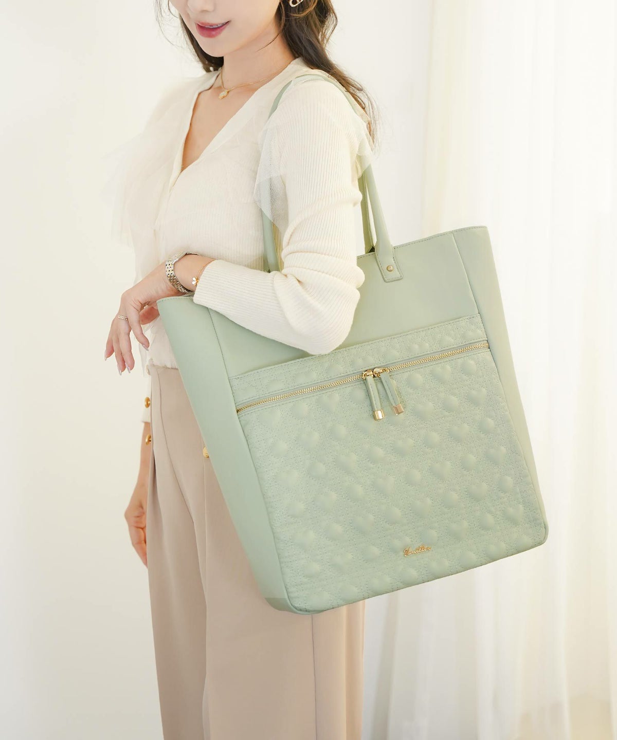 レディース/ビジネスバッグ/A4/軽量/大容量/通勤/バッグ/pc/キャリーオン/トートバッグ/20代/30代/40代/ギフト/td/母の日/春/夏/秋/冬/ハートキルティング/可愛い/推し活/お仕事/ビジネスバッグ/旅行/ハンドル/肩掛け