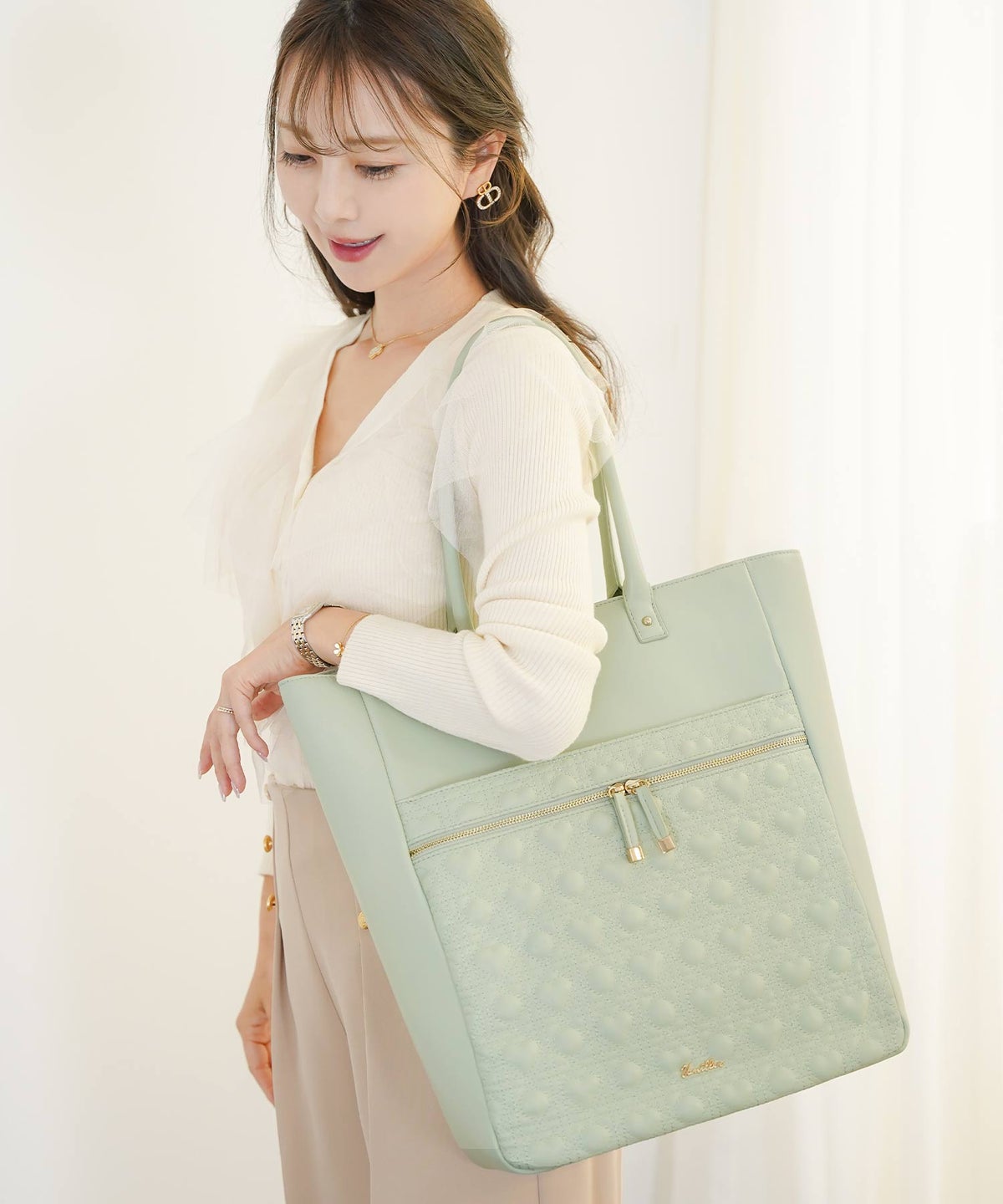 レディース/ビジネスバッグ/A4/軽量/大容量/通勤/バッグ/pc/キャリーオン/トートバッグ/20代/30代/40代/ギフト/td/母の日/春/夏/秋/冬/ハートキルティング/可愛い/推し活/お仕事/ビジネスバッグ/旅行/ハンドル/肩掛け