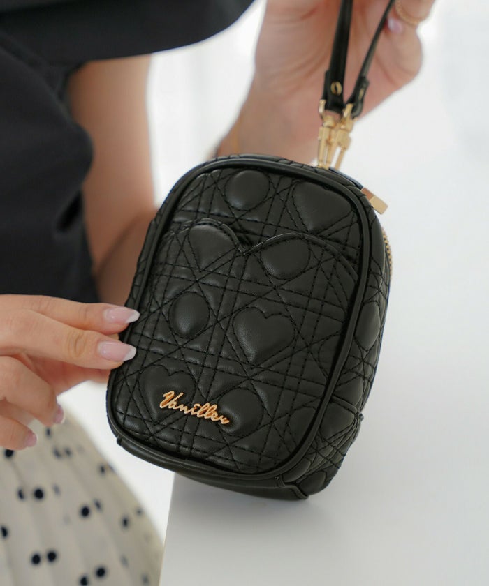 レディース/小物/ポーチ/グッズ/ケース/ティッシュ/ティッシュポケット/ミニ/小さい/ハートキルティング/人気/ヒット/シリーズ/ゴムバンド/ファスナー/吊り下げ/引っ掛け/ストロベリーミルク/ブラック/ピンク/エチケットポーチ/サニタリーポーチ