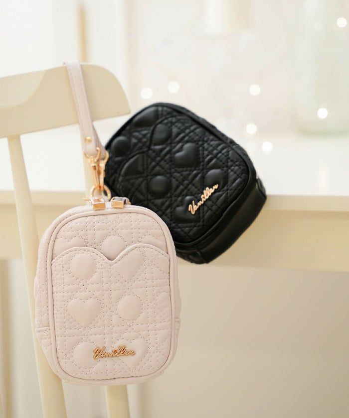 レディース/小物/ポーチ/グッズ/ケース/ティッシュ/ティッシュポケット/ミニ/小さい/ハートキルティング/人気/ヒット/シリーズ/ゴムバンド/ファスナー/吊り下げ/引っ掛け/ストロベリーミルク/ブラック/ピンク/エチケットポーチ/サニタリーポーチ