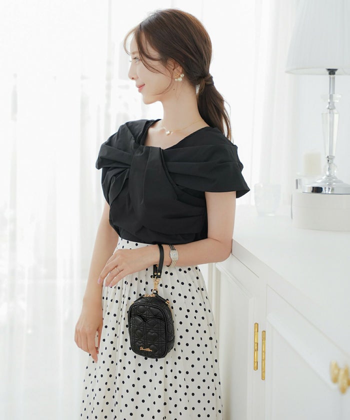 レディース/小物/ポーチ/グッズ/ケース/ティッシュ/ティッシュポケット/ミニ/小さい/ハートキルティング/人気/ヒット/シリーズ/ゴムバンド/ファスナー/吊り下げ/引っ掛け/ストロベリーミルク/ブラック/ピンク/エチケットポーチ/サニタリーポーチ