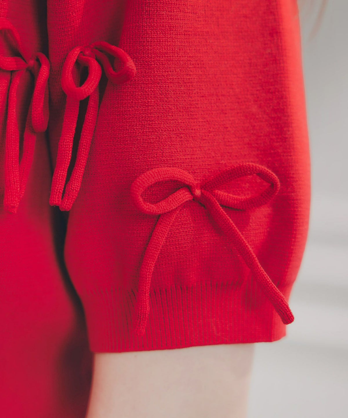 手洗い可ラウンドネック裾リブおしゃれフェミニン上品大人可愛いきれいめ大人カジュアルくるみ釦ジョイントスペース