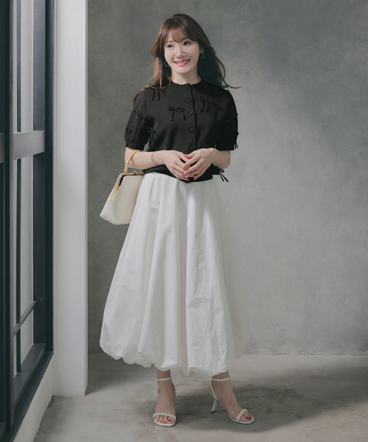 手洗い可ラウンドネック裾リブおしゃれフェミニン上品大人可愛いきれいめ大人カジュアルくるみ釦ジョイントスペース