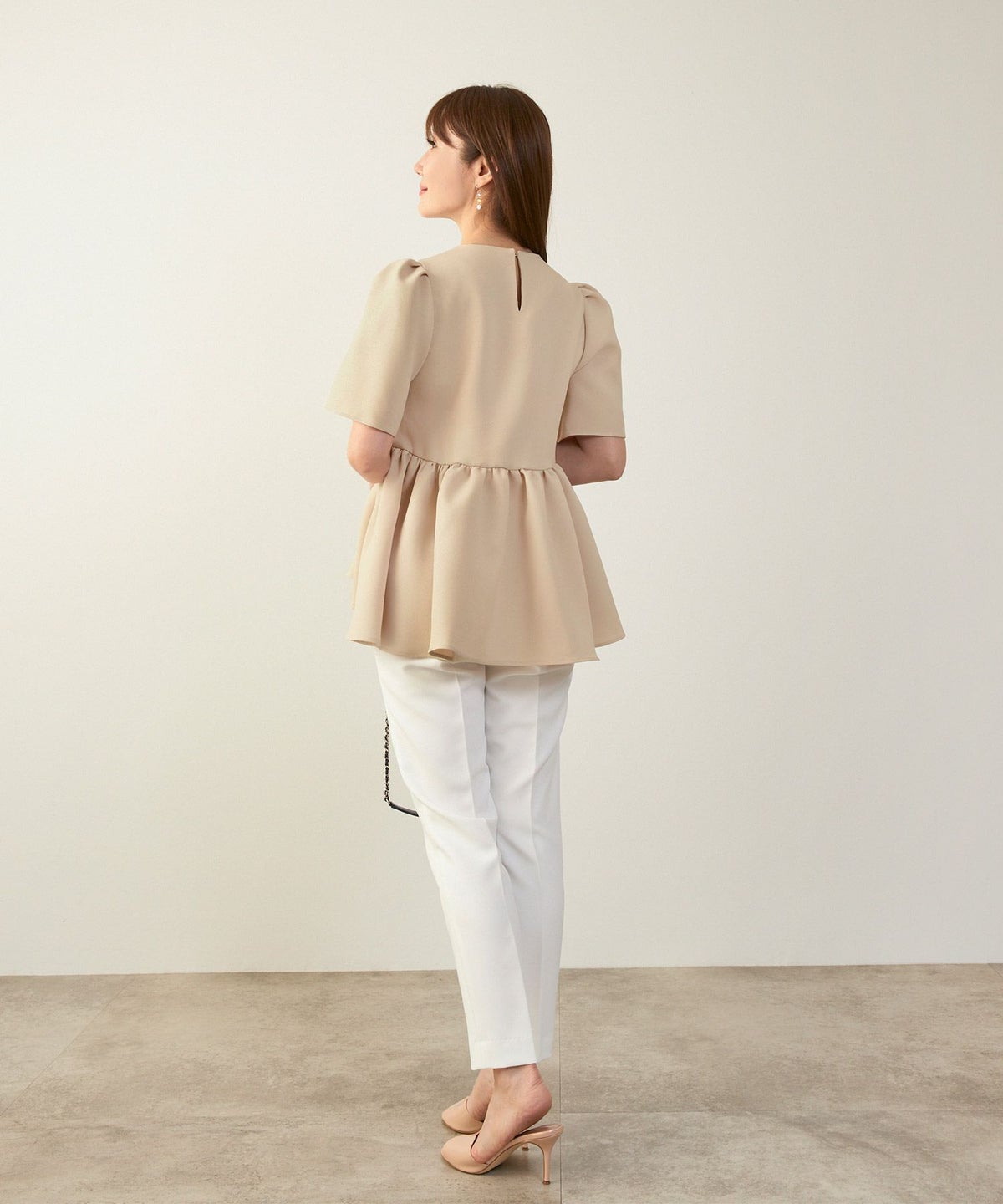 手洗い可かわいい上品きれいめ大人カジュアルオフィスフェミニン体型カバーシンプルラウンドネックジョイントスペース