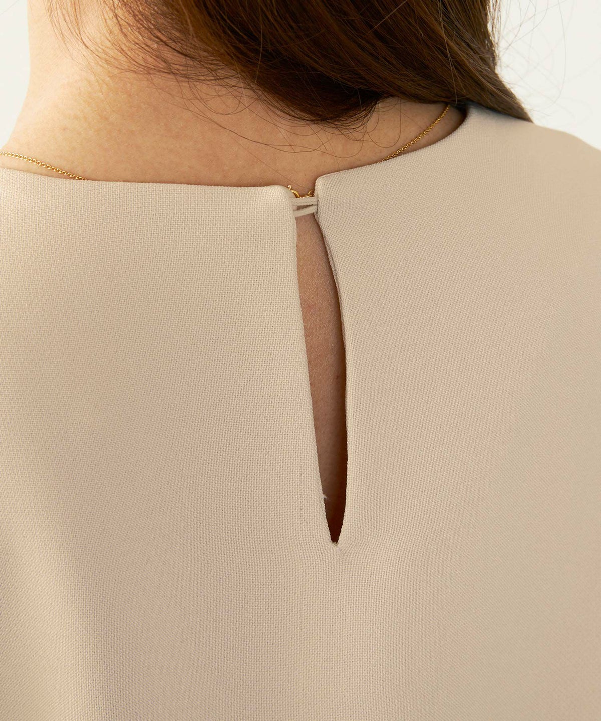 手洗い可かわいい上品きれいめ大人カジュアルオフィスフェミニン体型カバーシンプルラウンドネックジョイントスペース