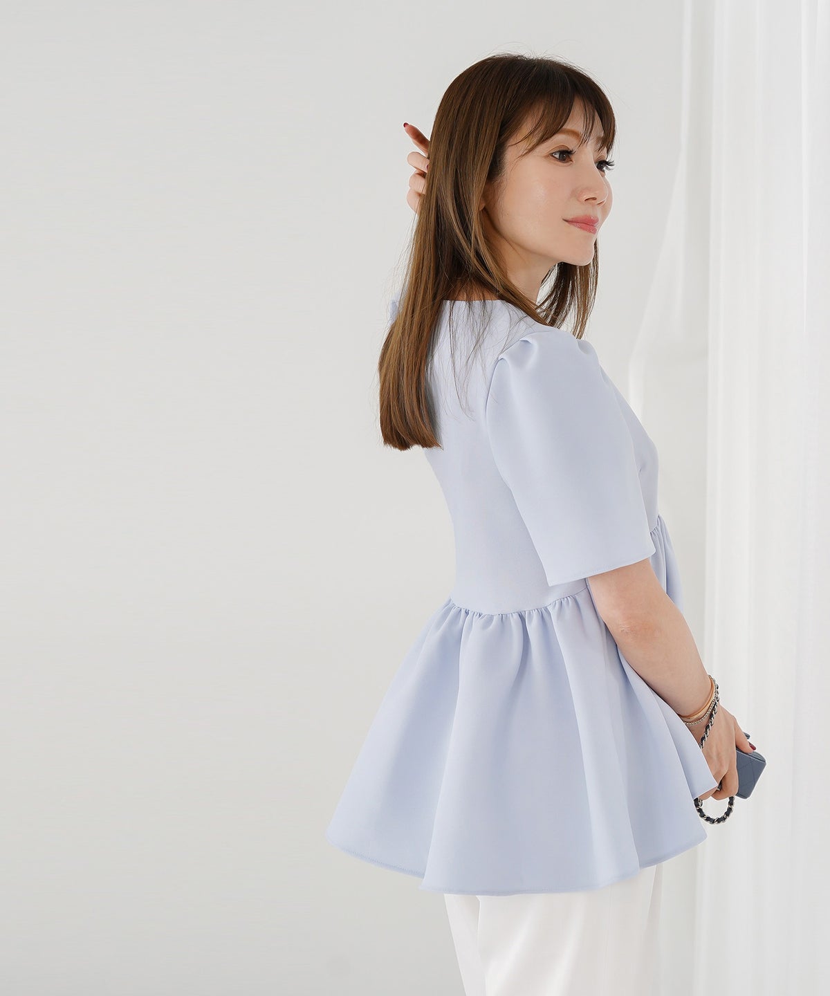 新色追加 手洗い可 上品 きれいめ 大人カジュアル オフィス フェミニン 体型カバー ジョイントスペース ペプラムブラウス Liala×PG
