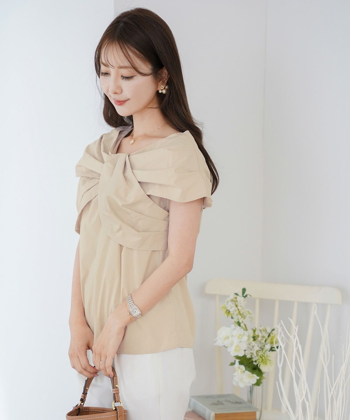 レディース/ブラウス/トップス/リボン/オフショル/ノースリーブ/肩先/グレージュ/ブラック/春/夏/秋/エレガント/上品/大人