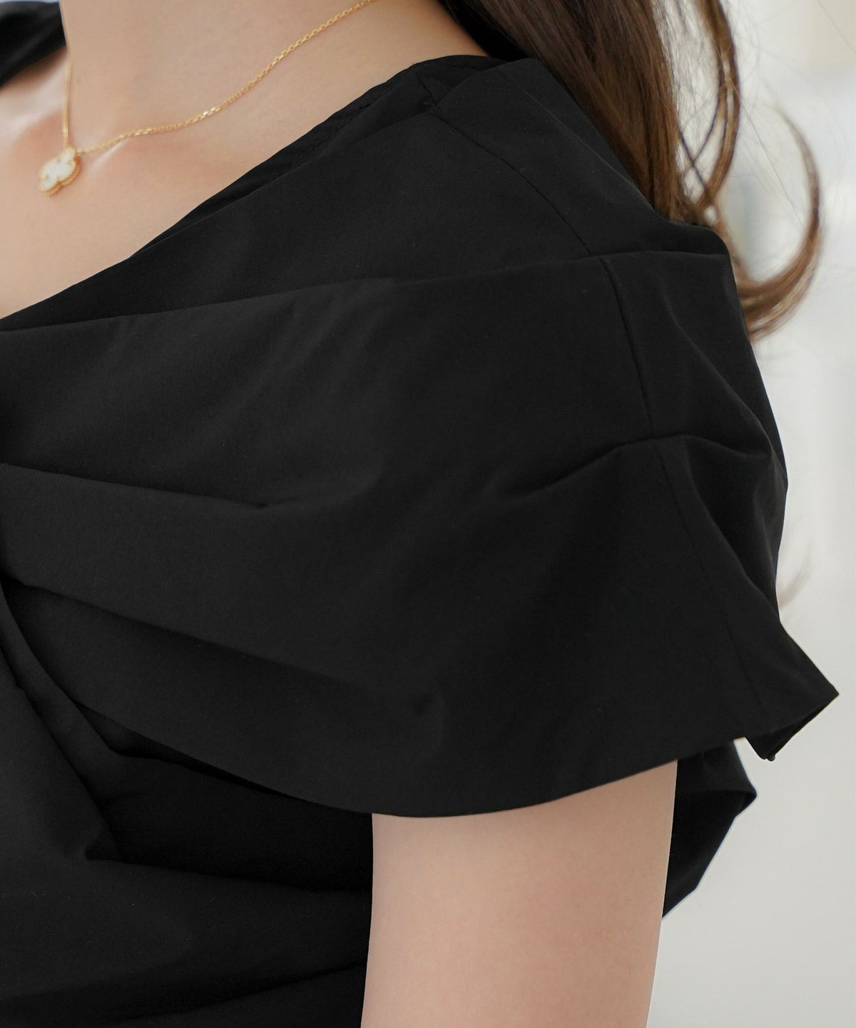 レディース/ブラウス/トップス/リボン/オフショル/ノースリーブ/肩先/グレージュ/ブラック/春/夏/秋/エレガント/上品/大人