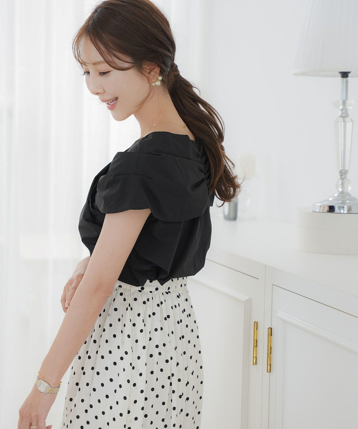 レディース/ブラウス/トップス/リボン/オフショル/ノースリーブ/肩先/グレージュ/ブラック/春/夏/秋/エレガント/上品/大人