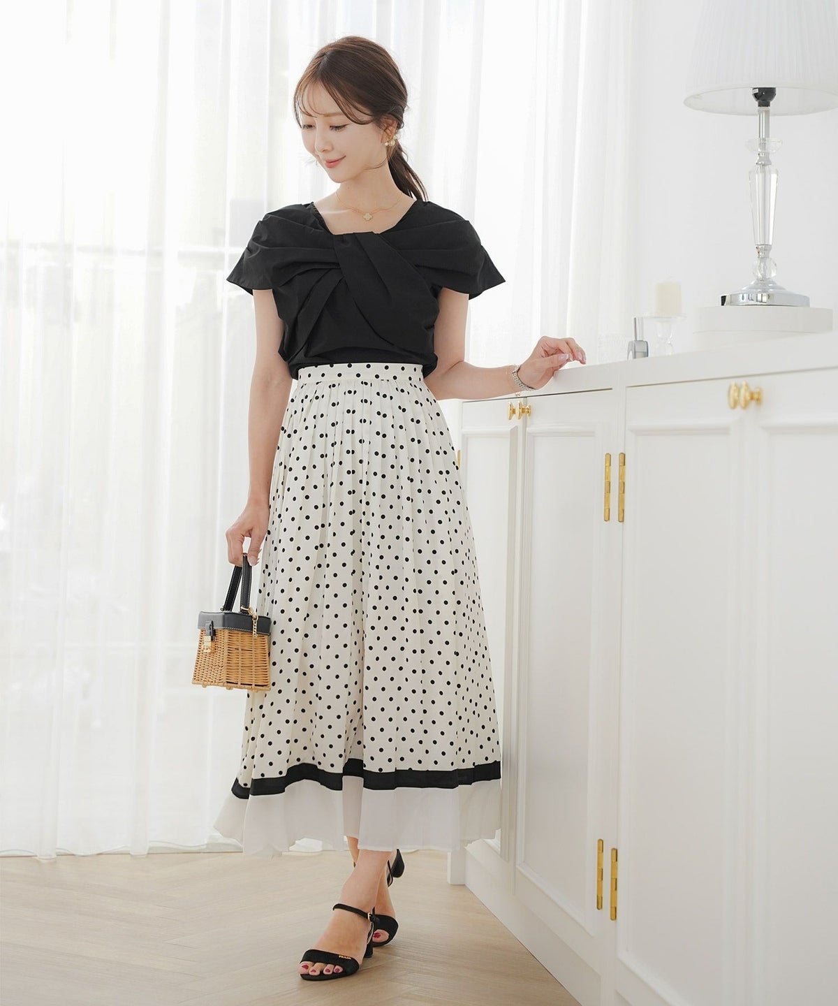 レディース/ブラウス/トップス/リボン/オフショル/ノースリーブ/肩先/グレージュ/ブラック/春/夏/秋/エレガント/上品/大人