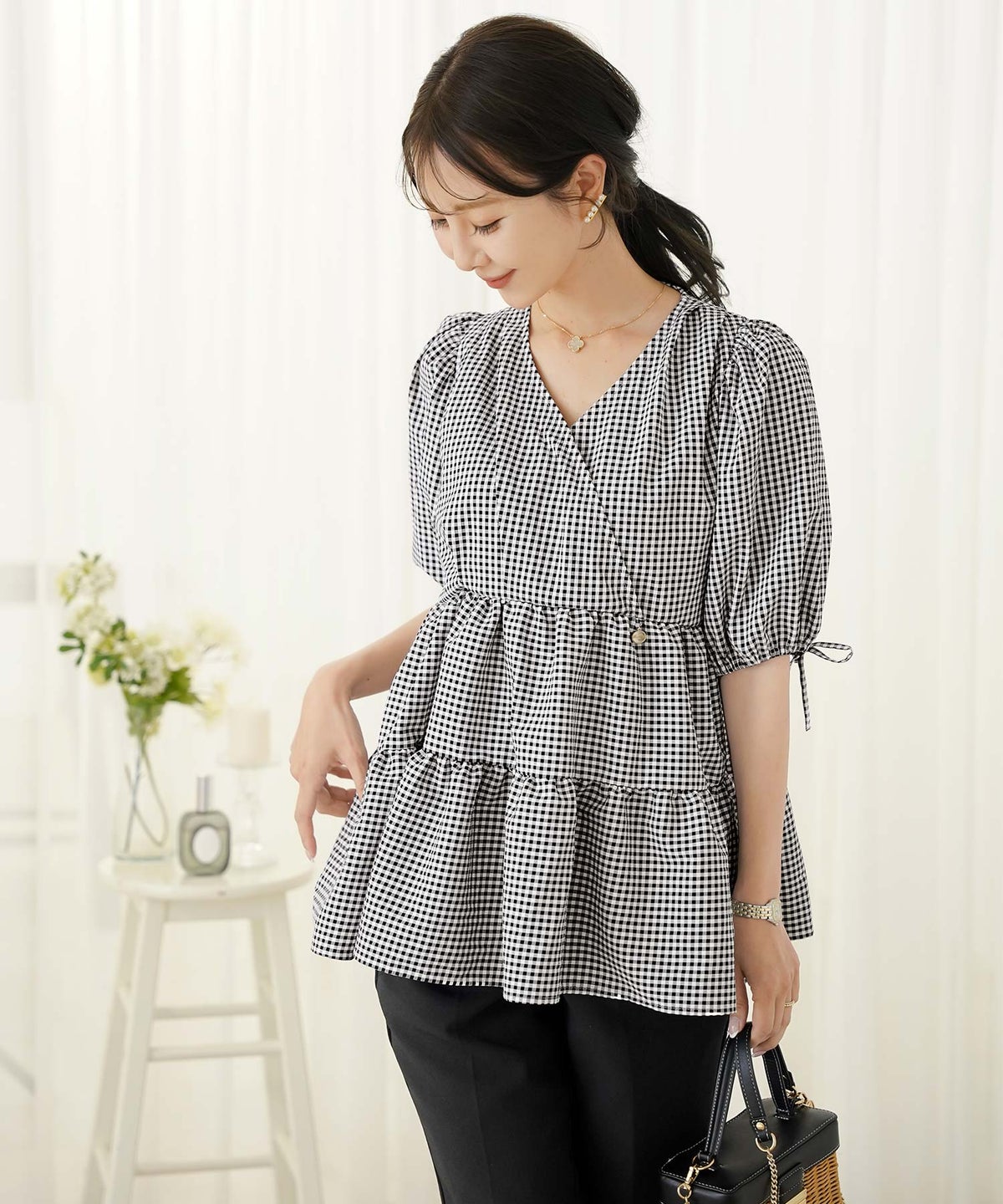 レディース/トップス/ブラウス/ギャザー/ペプラム/ボリューム/フレア/半袖/パフスリーブ/袖口ゴム/ウエストゴム/ギンガムチェック/柄/ホワイト/ピンク/ブラック/イージーケア/春/夏/秋