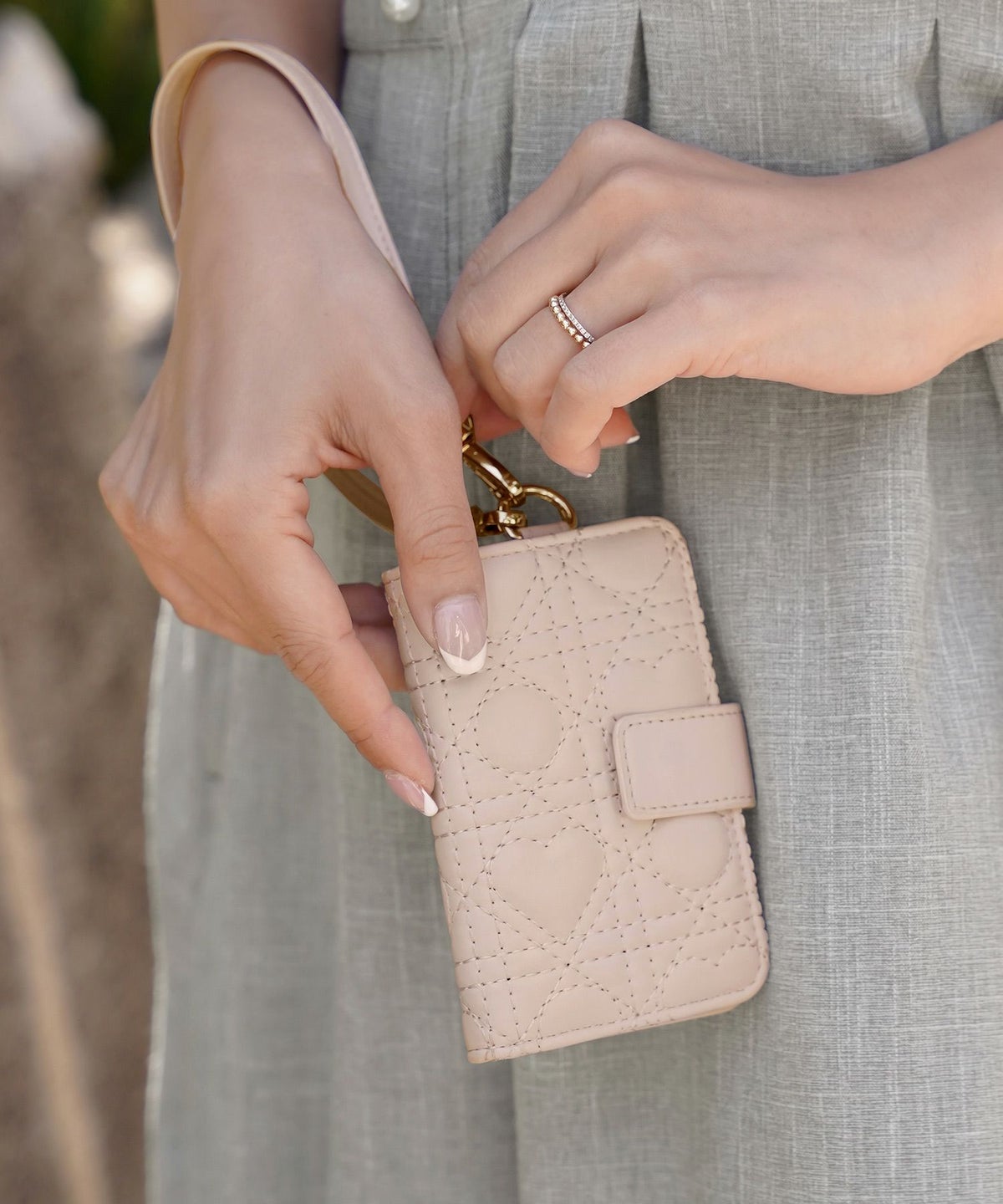 レディースパスケース定期入れICカードIDケース社員証学生証免許証IDカードカードケースストラップ付キーホルダー推し活チェキホルダートレカおしゃれオシャレかわいい可愛い大人女子大人かわいいシンプル人気ハートキルティング柄ピンクブラックストロベリーミルク