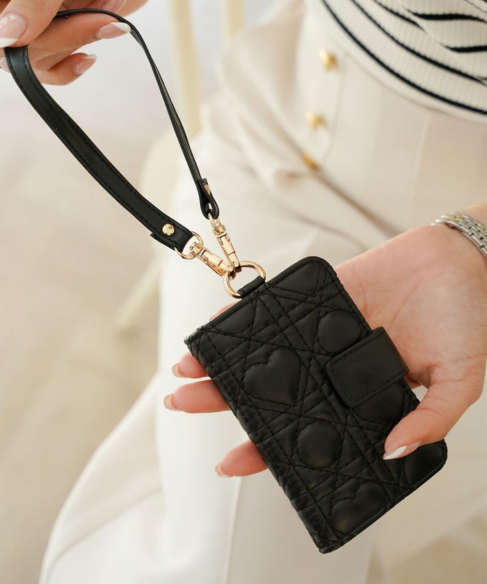 レディースパスケース定期入れICカードIDケース社員証学生証免許証IDカードカードケースストラップ付キーホルダー推し活チェキホルダートレカおしゃれオシャレかわいい可愛い大人女子大人かわいいシンプル人気ハートキルティング柄ピンクブラックストロベリーミルク