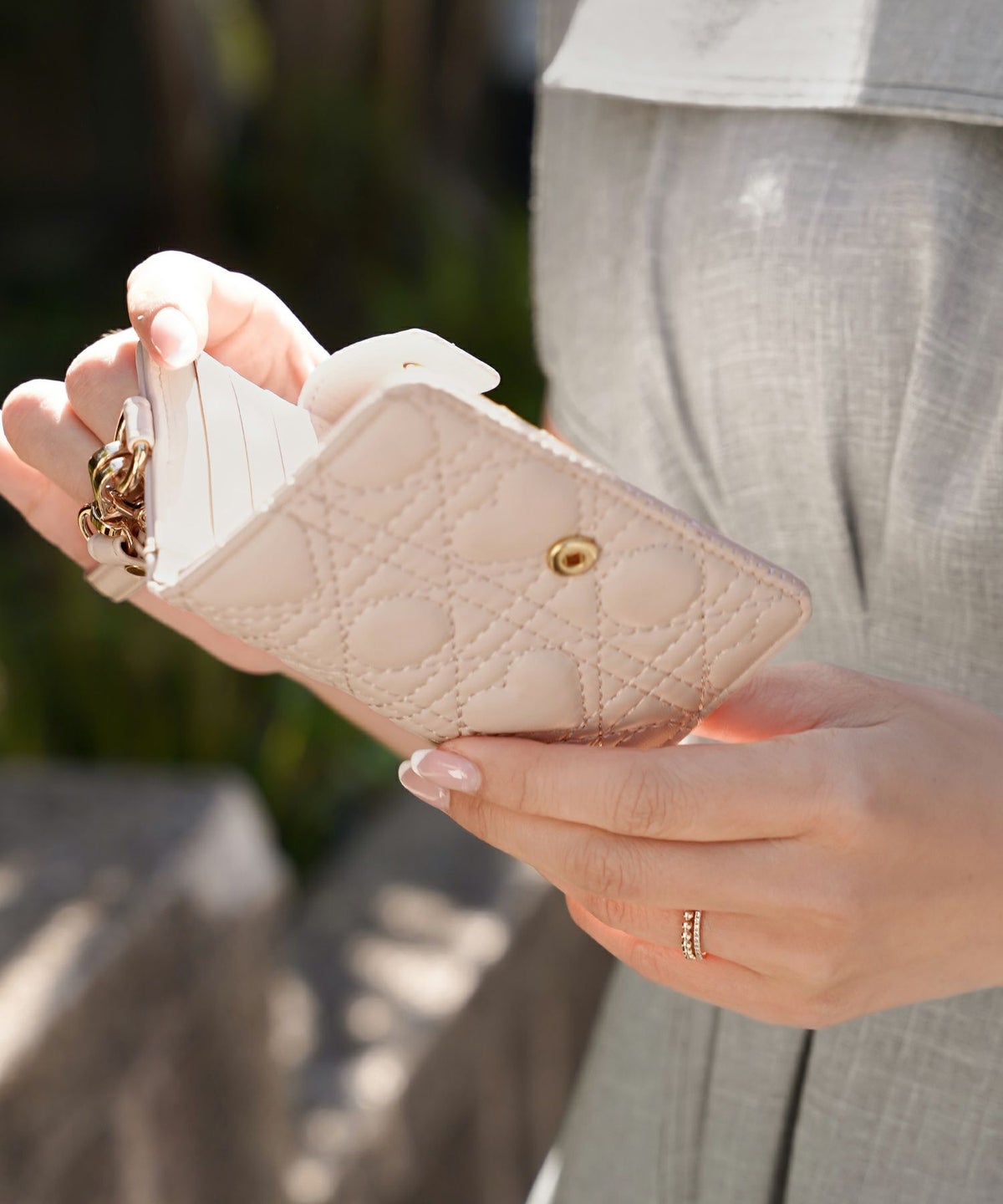 レディースパスケース定期入れICカードIDケース社員証学生証免許証IDカードカードケースストラップ付キーホルダー推し活チェキホルダートレカおしゃれオシャレかわいい可愛い大人女子大人かわいいシンプル人気ハートキルティング柄ピンクブラックストロベリーミルク